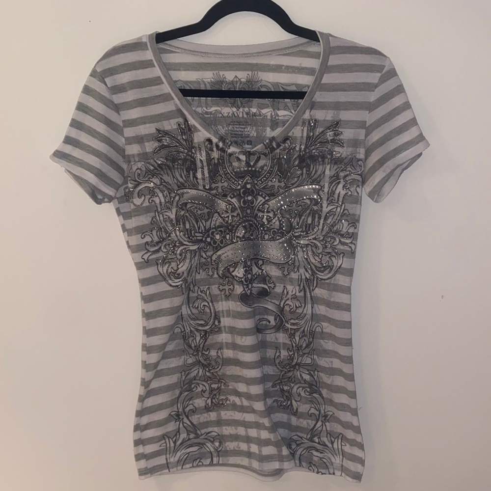 Xzavier y2k striped v neck graphic tee